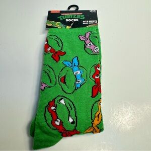 NWT. Teenage Mutant Ninja Turtles Crew Socks Size 6-12 Nickelodeon Green.